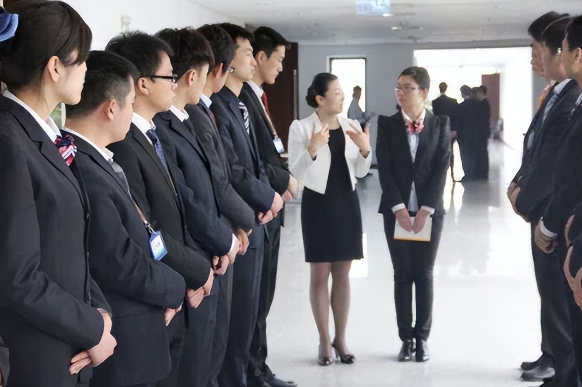 夏天车内快速降温的正确使用方法,车内高温快速降温小妙招