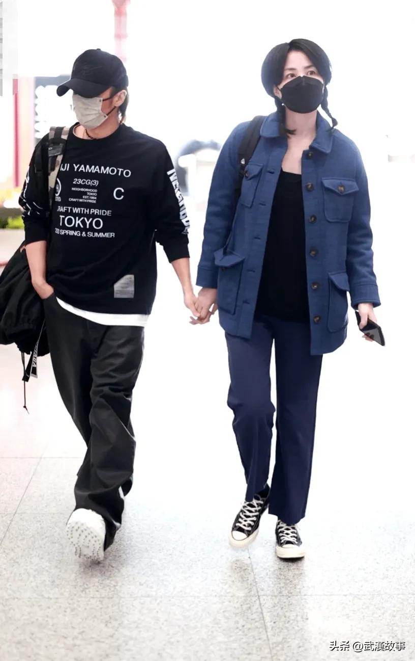 节目采访王菲谢霆锋世纪牵手,王菲谢霆锋机场大方牵手狂秀恩爱