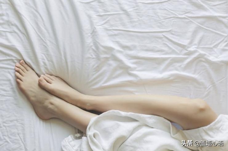 女性皮肤干燥吃什么维生素,女性掉头发吃什么维生素好