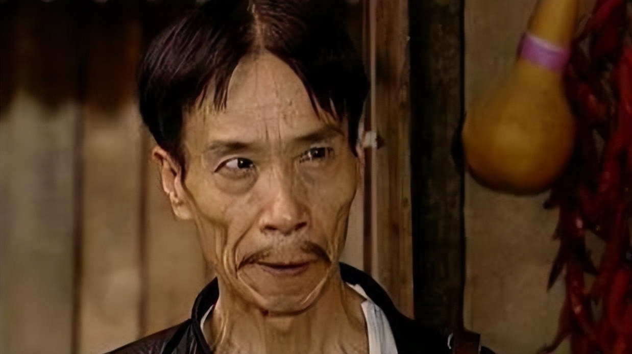 汉奸为什么都是中分头,为什么影视剧里汉奸都是中分