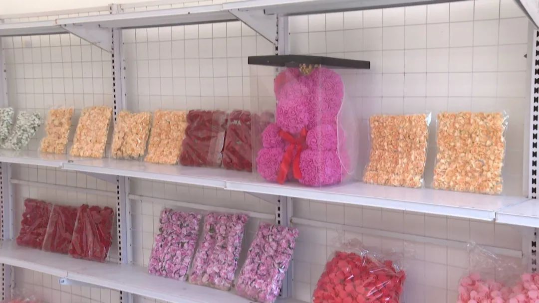 勤劳致富靠双手纯手工活,小小手工活带动大产业