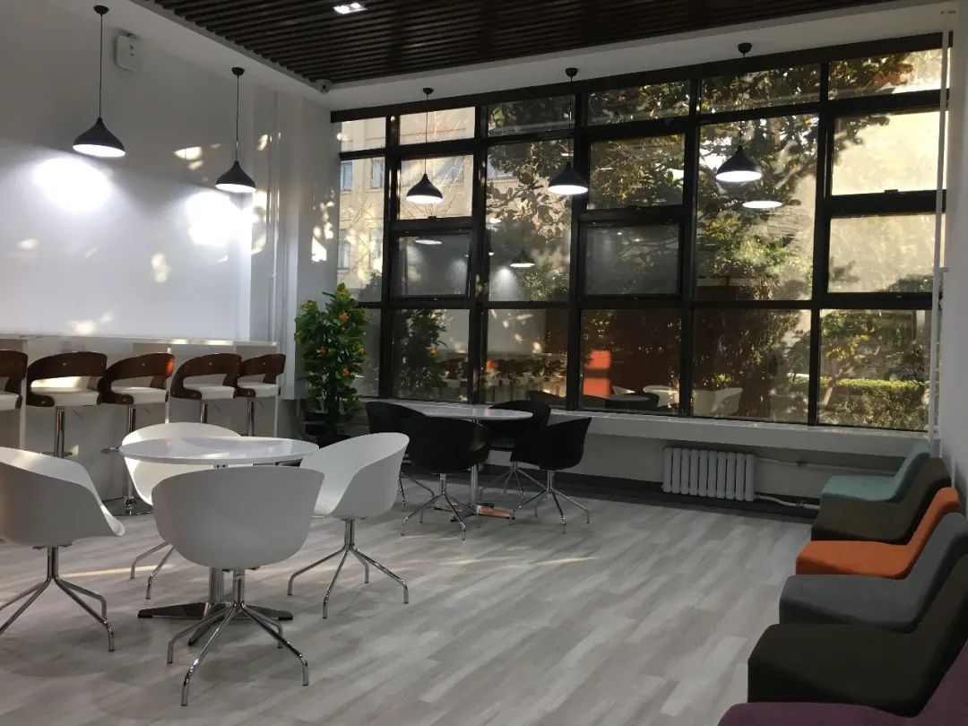 北京服装学院服装与服饰设计,北京服装学院的服装与服饰设计