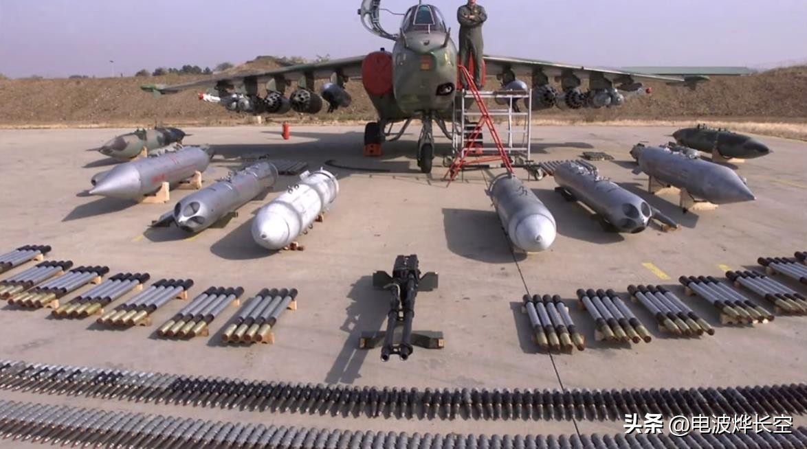 捐完坦克捐飞机！东欧小国再向乌克兰捐赠强击机，封存已达18年