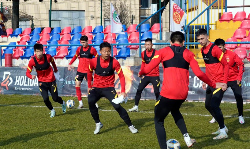 0-6惨败的中国男足,中国男足0-3韩国中国男足精彩回顾