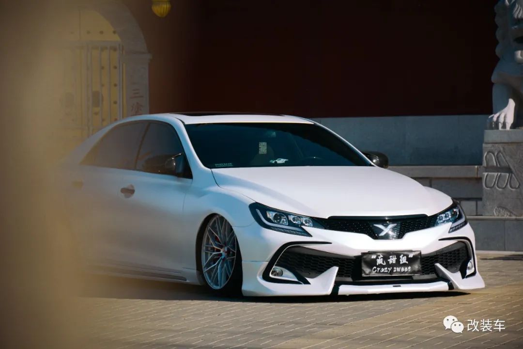 被打断腿的丰田锐志大后超，只要改得帅阿珍跑不掉