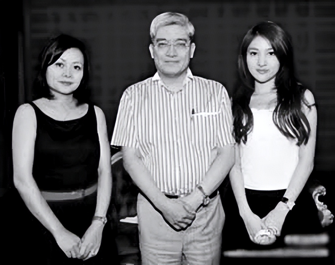 2011年，55岁的*咸平郎**爱上31岁空姐，2年后分手想让空姐赔他900万