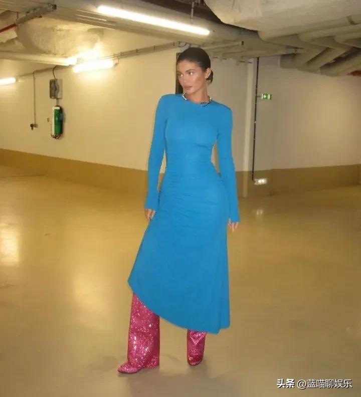 凯莉詹娜穿黑色皮裤,凯莉詹娜穿chanel