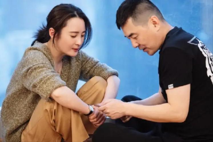 伸舌头、嘴亲肿，“中老年”演员吻戏不忍直视，一个比一个辣眼睛