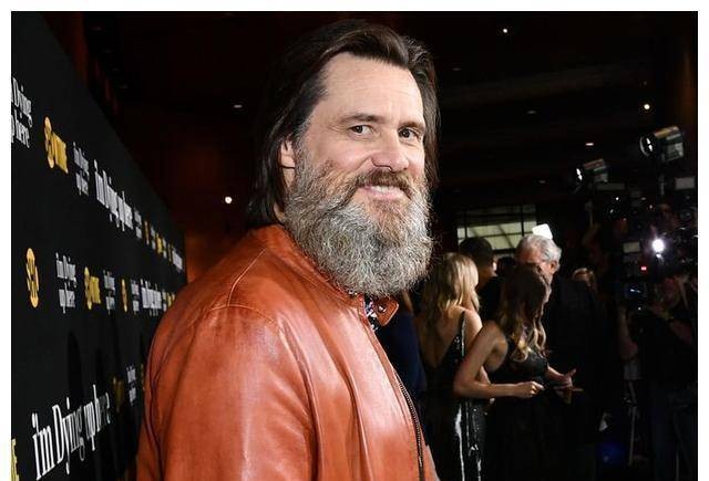 60岁喜剧天王金·凯瑞:2段婚姻失败,因抑郁症息影,躲在家里画画