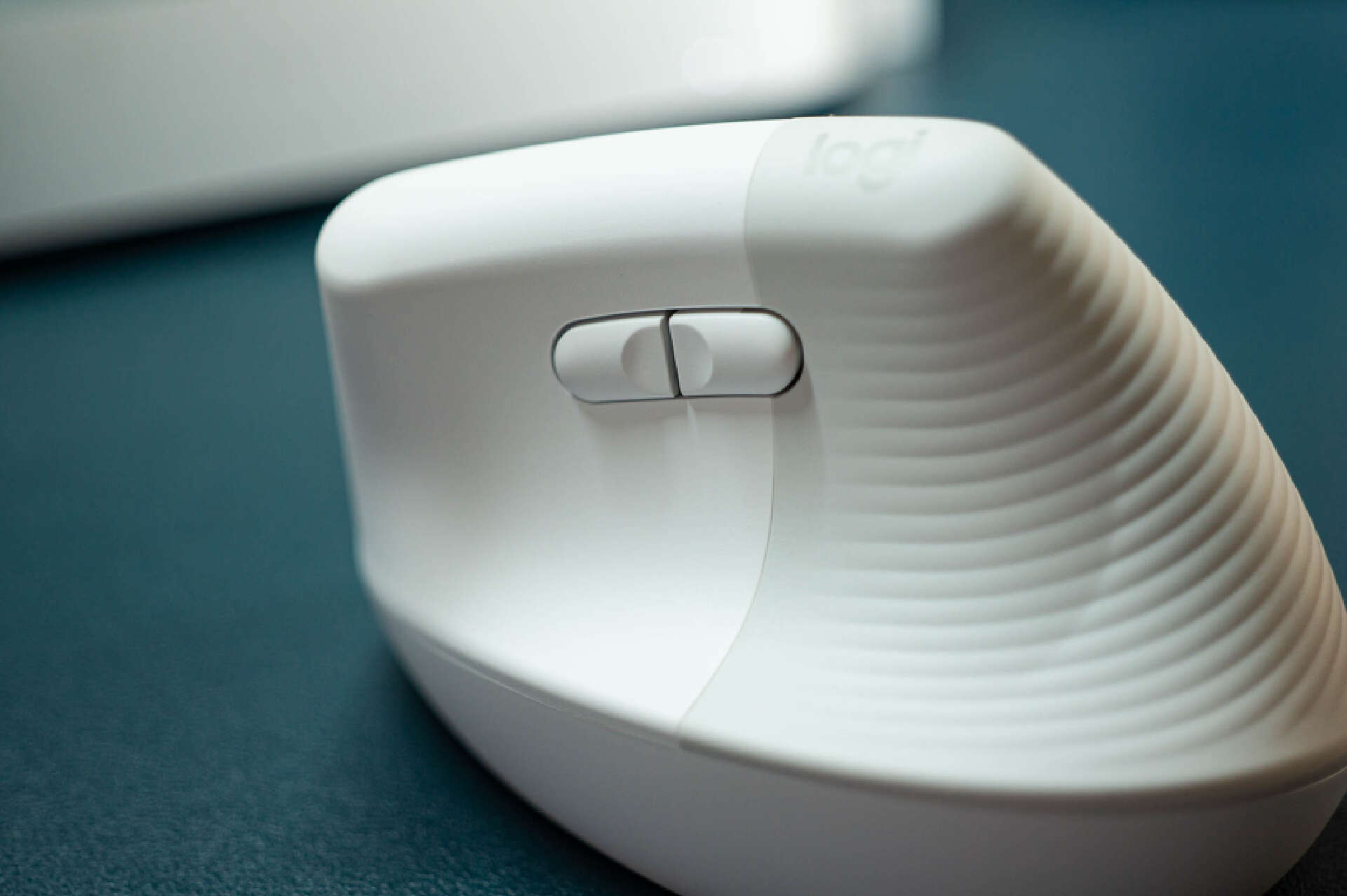 新手用罗技鼠标vs老手用罗技鼠标,罗技鼠标办公哪一款最好用测评