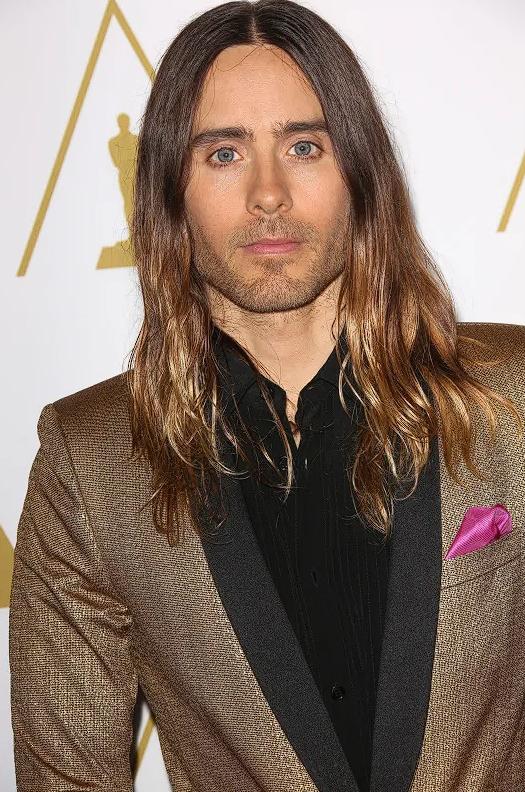 为什么明星脸上就没有胡子啊,为什么明星的脸上一点胡子也没有