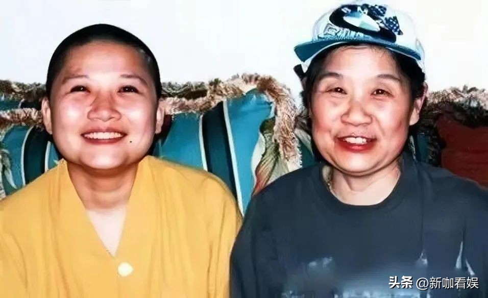 歌手李娜出家后还俗了吗,歌手李娜当年为什么出家