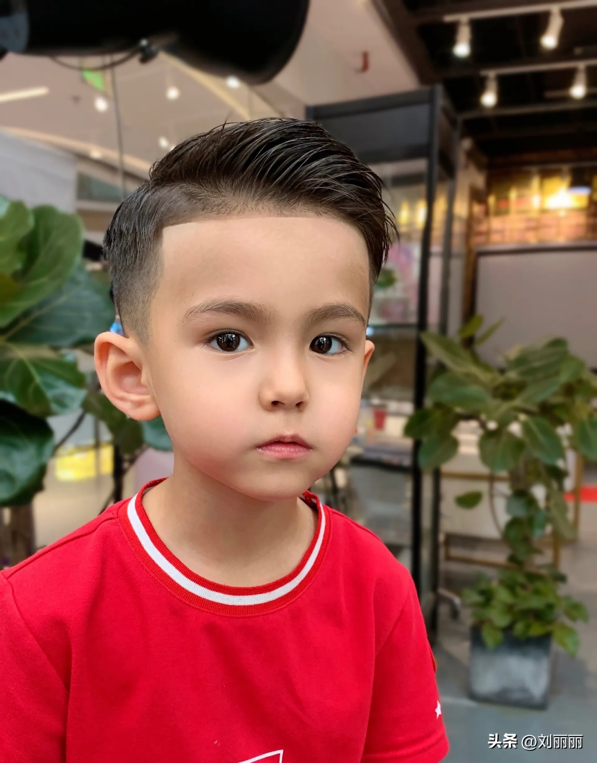 小男孩发型图片帅气潮流休闲,家庭理发帅气小男孩发型