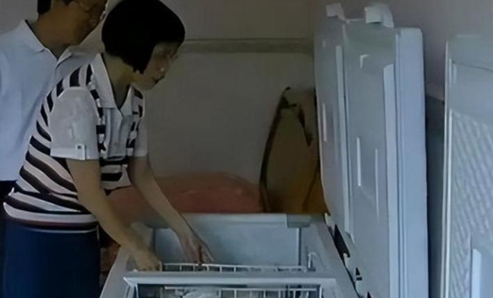 广西“蛇毒王后”：家藏价值47亿蛇毒，美国人送悍马讨好她求合作