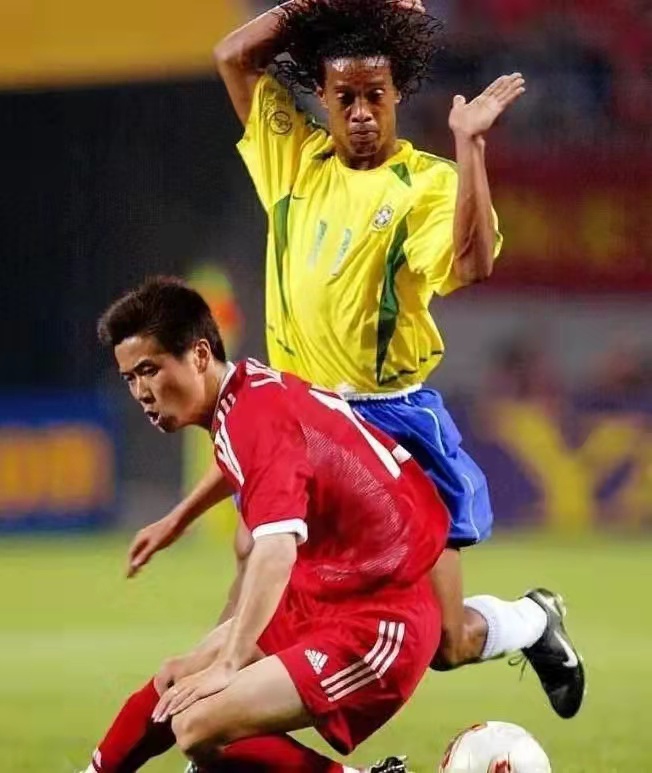 中国足球现役十大后腰,近十年足球十大后腰