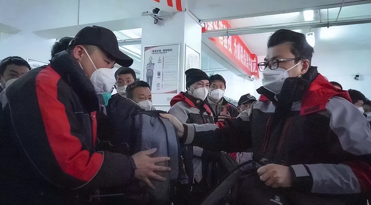 王卫亲临网点派快递,顺丰王卫抵达北京慰问快递小哥