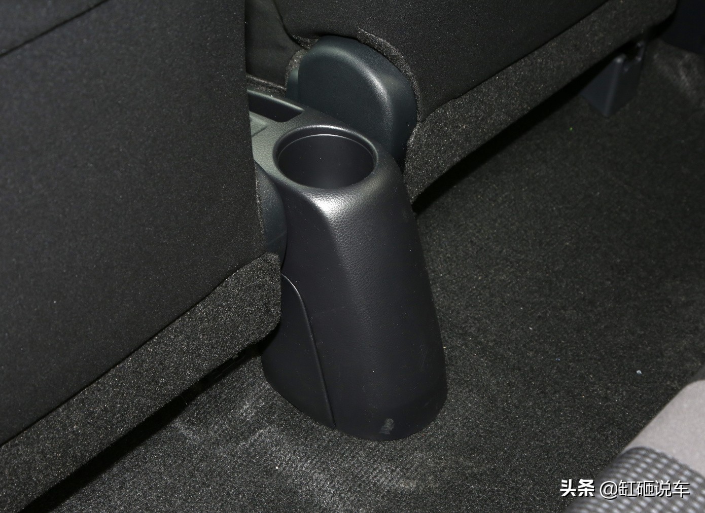 丰田三厢车哪一款值得入手,省油质量好耐用动力好的丰田suv车