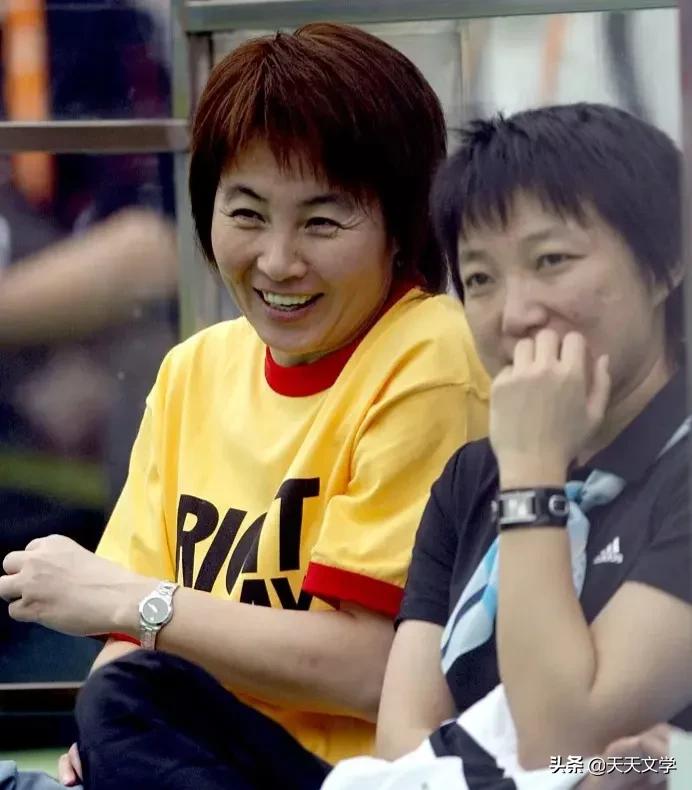 中国女足守门员高虹球场上赶鸟,女足高虹十大扑救