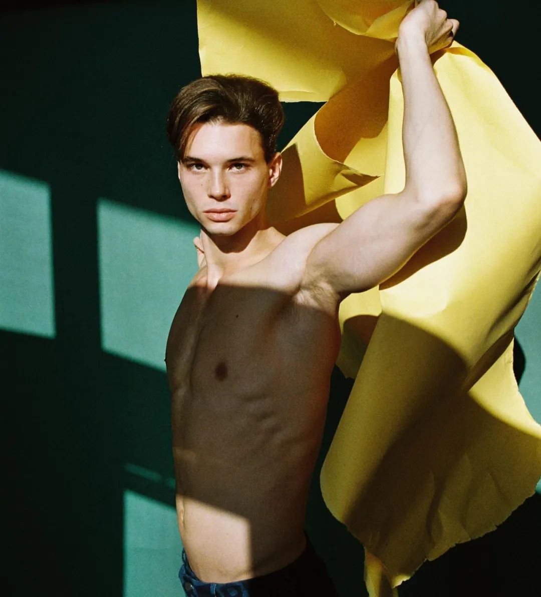 德国时尚男模特雅各布·约克斯特出镜EMPORIOARMANI*裤内**广告