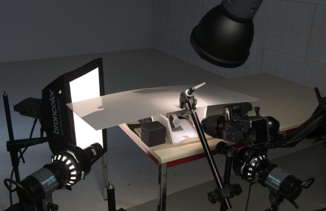 名表专柜一般都不给试戴,名表专卖店都买不到表