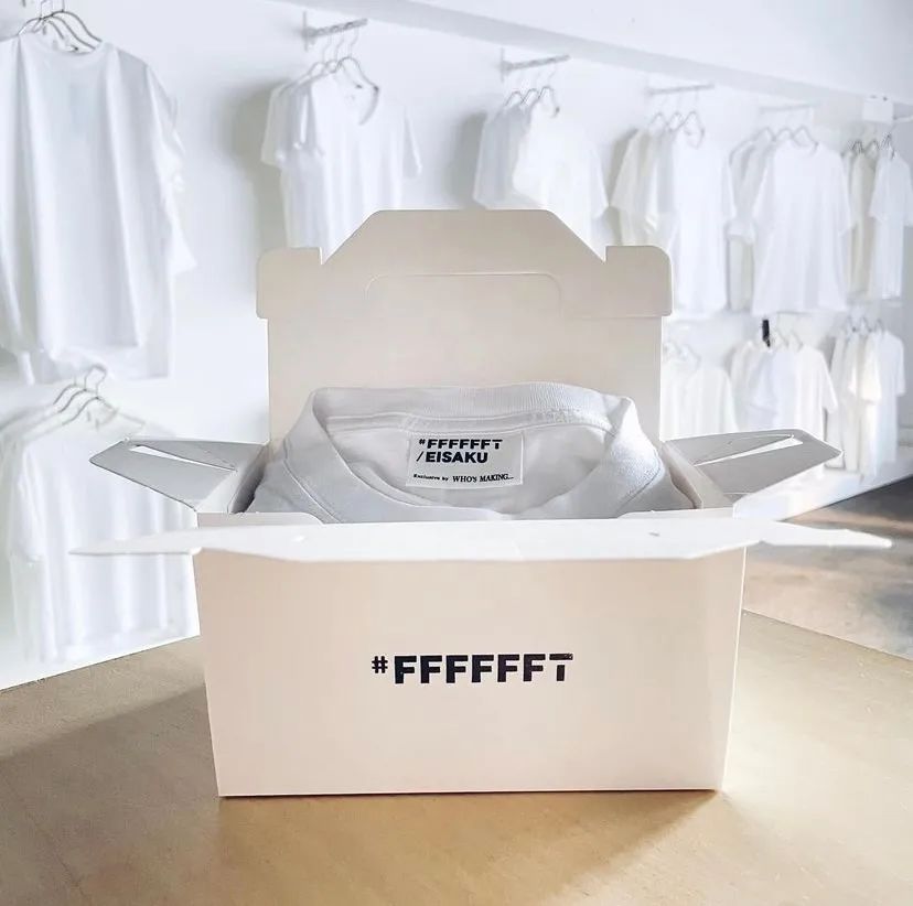 这家只卖白Tee的店成立7周年，干了一件大事