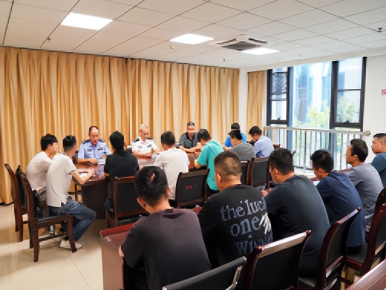 广东海警查获20吨特大走私冻品案,海关海警联合打击走私成品油