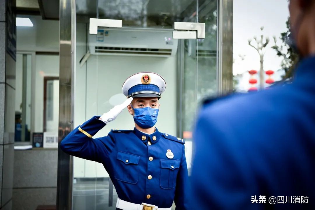 “春节我在岗·万家灯更亮”系列报道（一）|四川消防守护您的温暖除夕