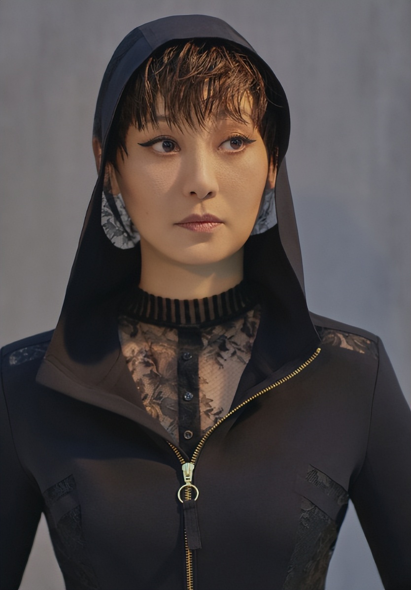 娱乐圈又爆一大瓜，徐帆收养的女儿，竟是冯小刚的“私生女”