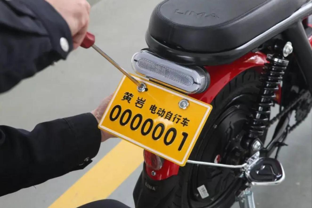 骑国标电动车不戴头盔应该罚款吗,6月1号电动车上路不戴头盔罚款么