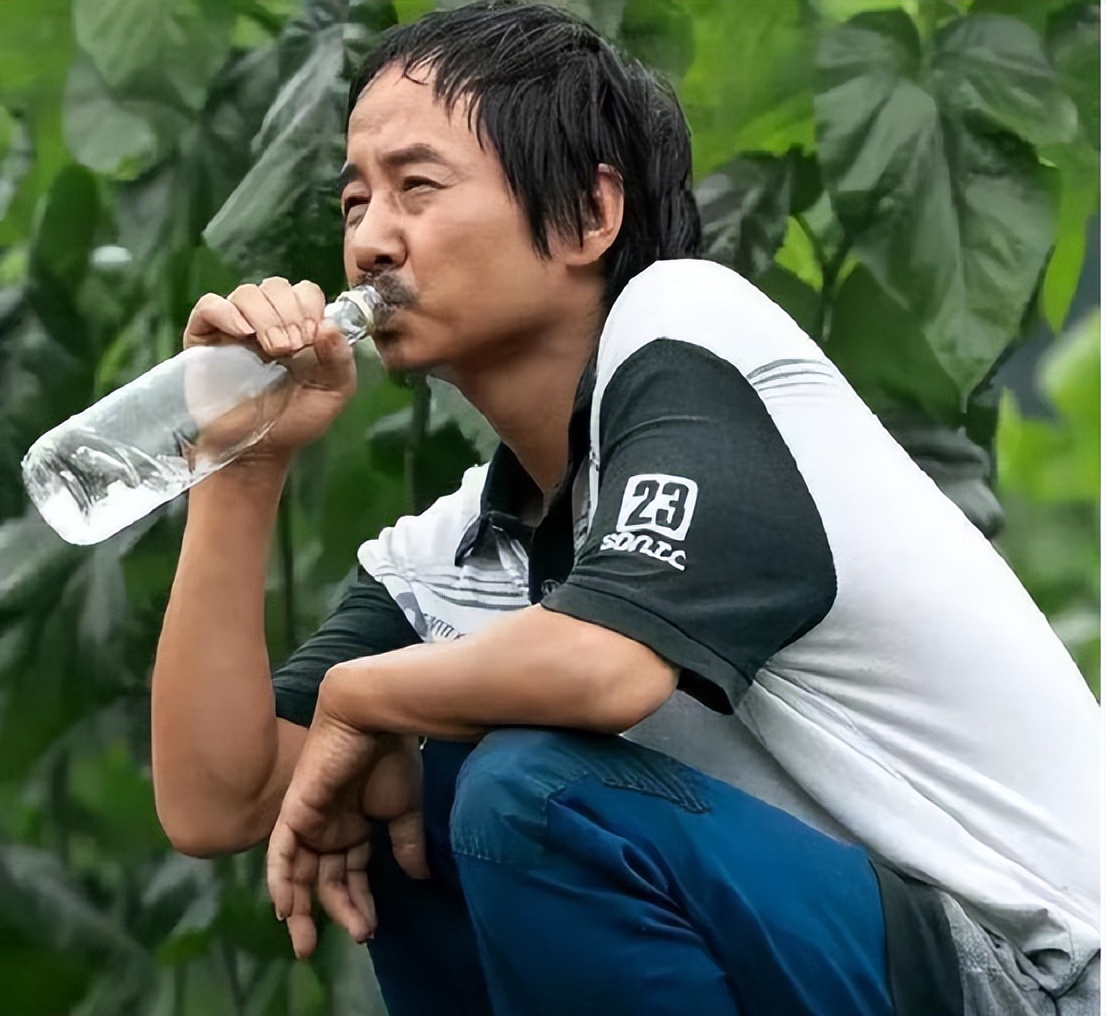 《炊事班的故事》20年演员大变样，主角逐渐沉寂配角一个比一个红