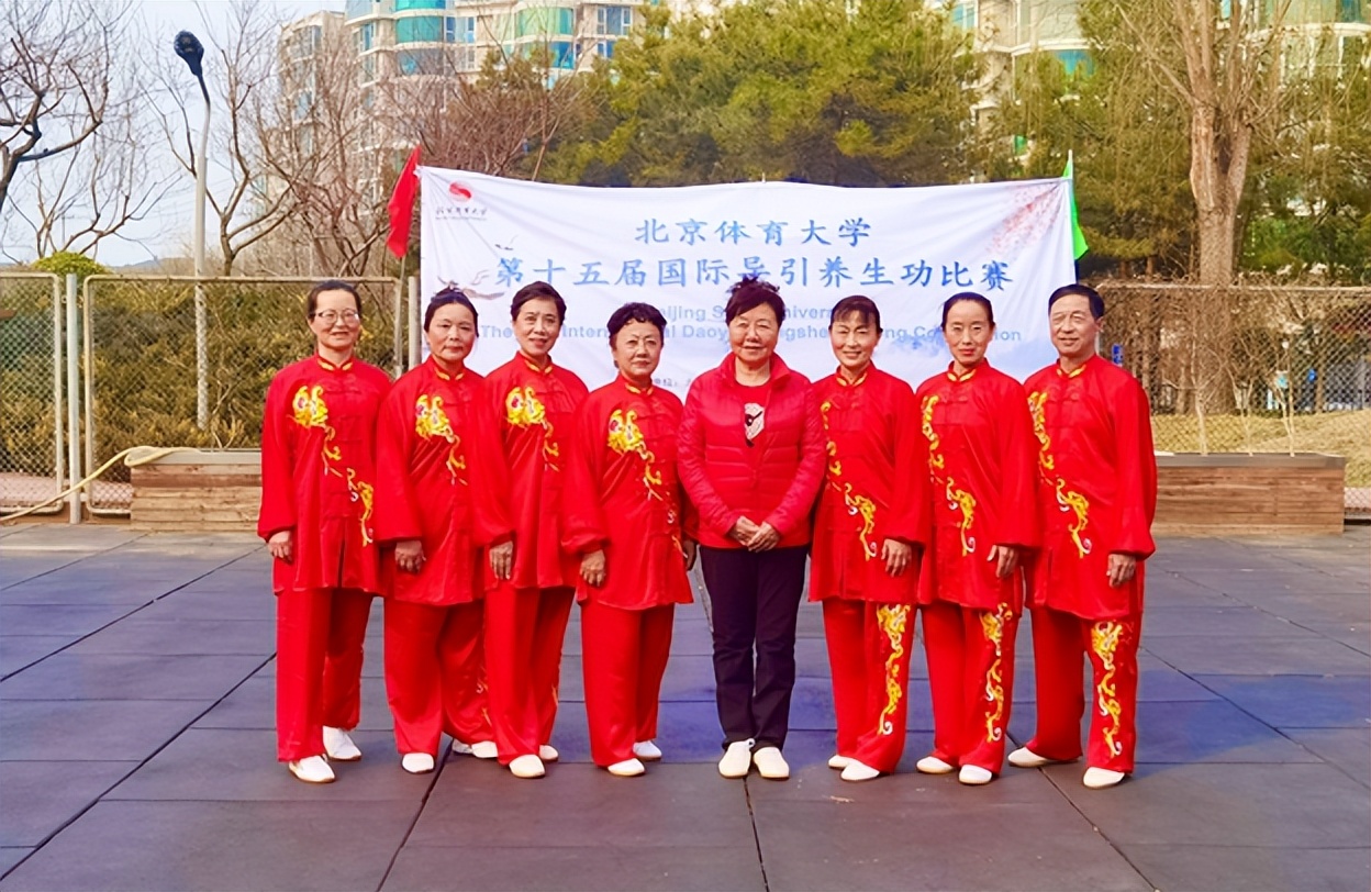 2018年健身气功八段锦比赛,健身气功八段锦六分钟示范