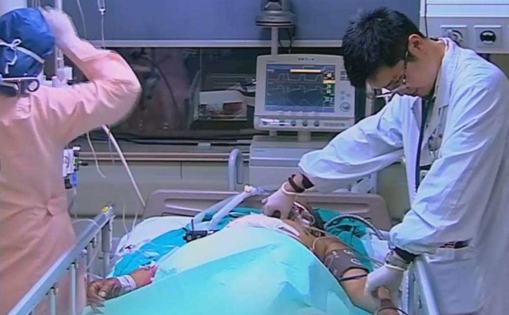 53岁父亲遭受车祸九死一生,父亲被卡车拦腰碾压救活了吗