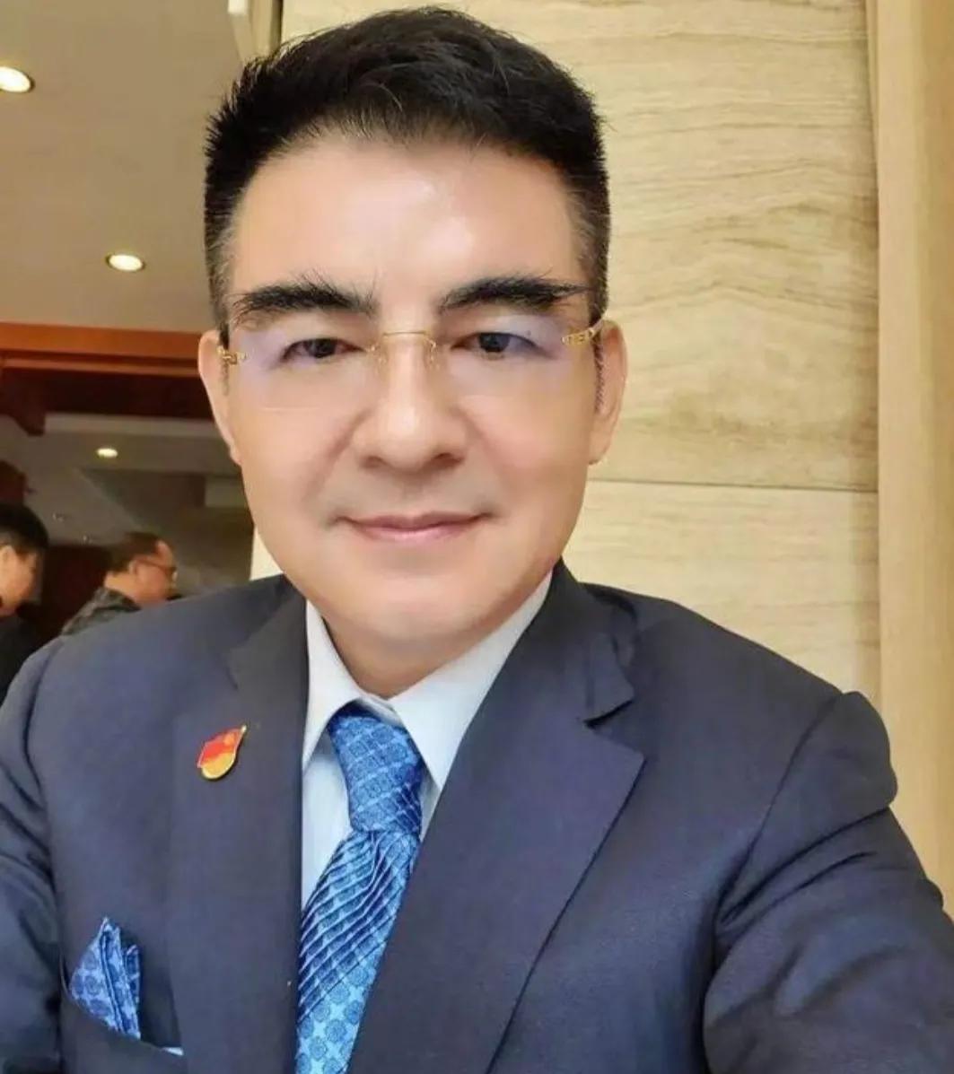 陈光标为什么高调做慈善,从万人敬仰到万人唾弃的六大首富