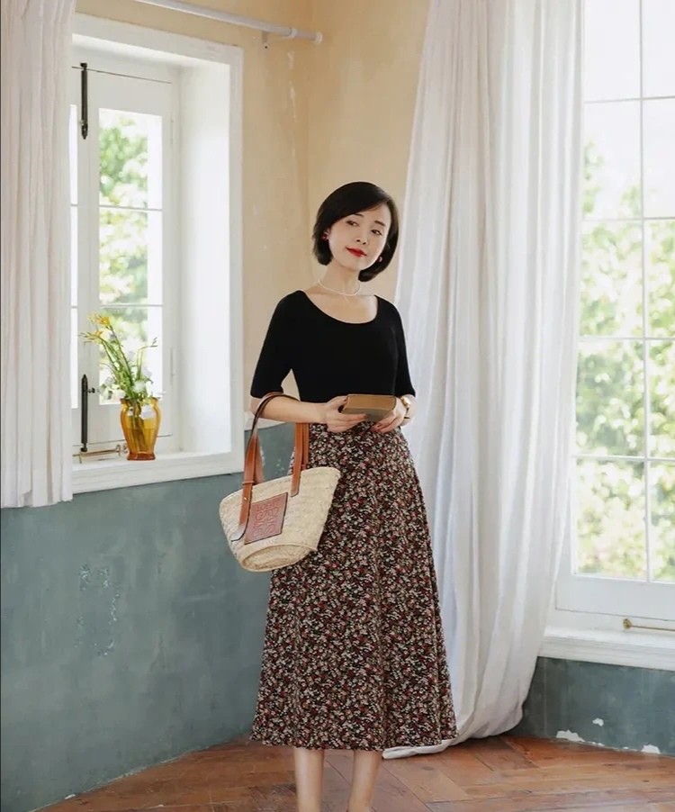 女人老了留长发还是短发好,55岁以后的女人留长发还是短发好