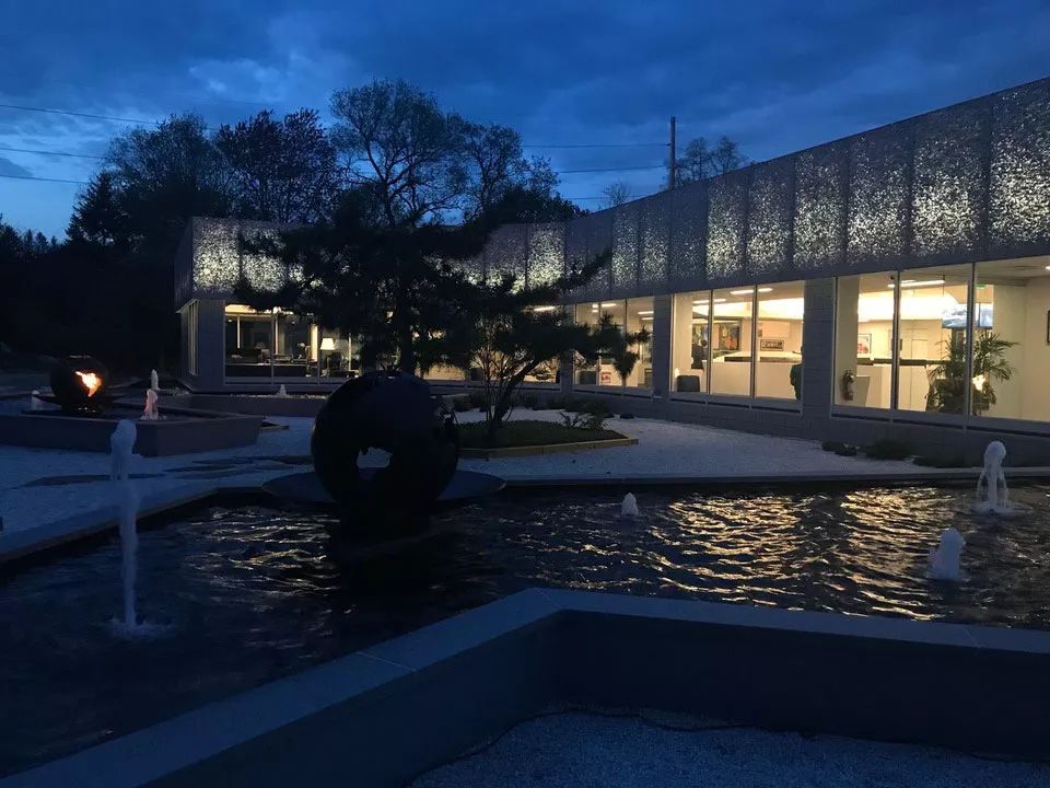 泡沫铝夜间效果图片,泡沫铝透光效果图