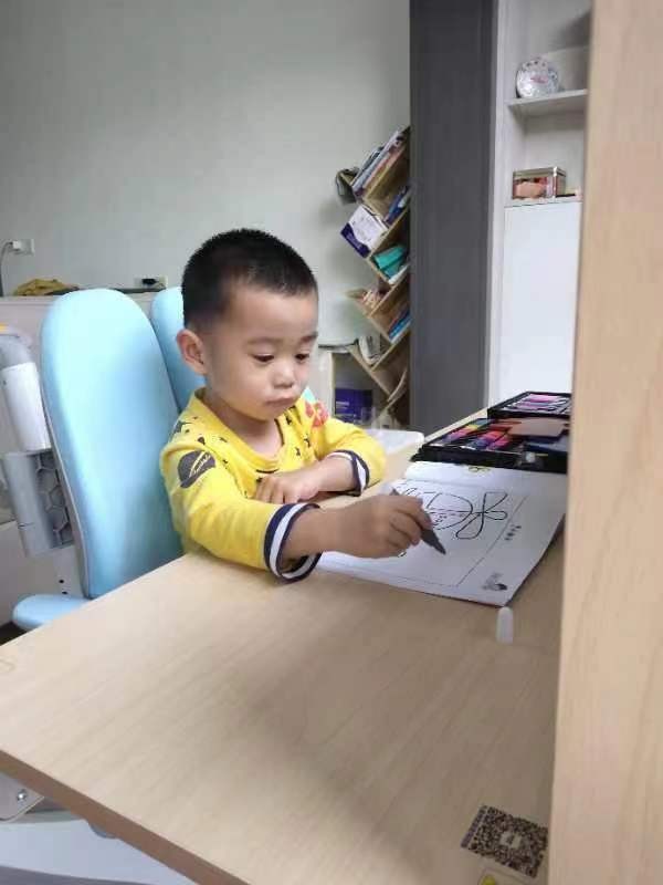 儿童学习桌椅是不是智商税,小学生学习椅是智商税吗