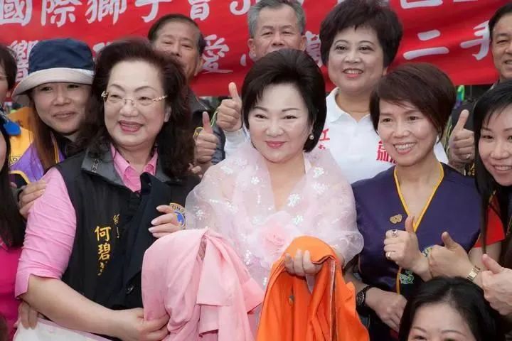 独生女惨死25年，做15次试管、被骗上千万，她是怎么熬过来的…