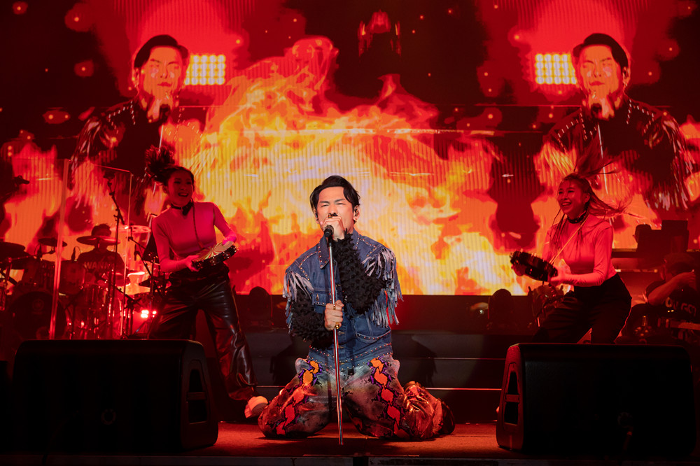 杜德伟登台,杜德伟演唱会经典场面