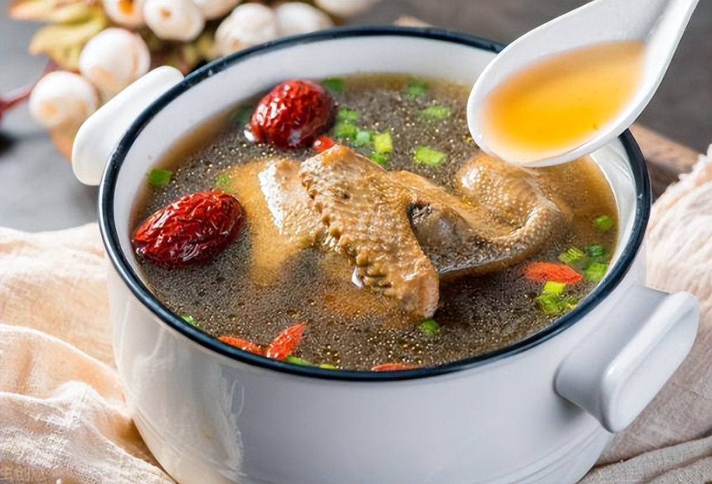 四十岁男人吃什么食物补身体,40岁男人饮食补充精气神