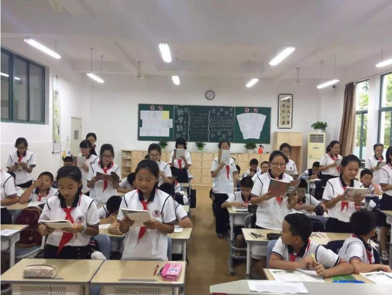 学生暑假自拍遭学校处分,高中生暑假发朋友圈自拍被处分