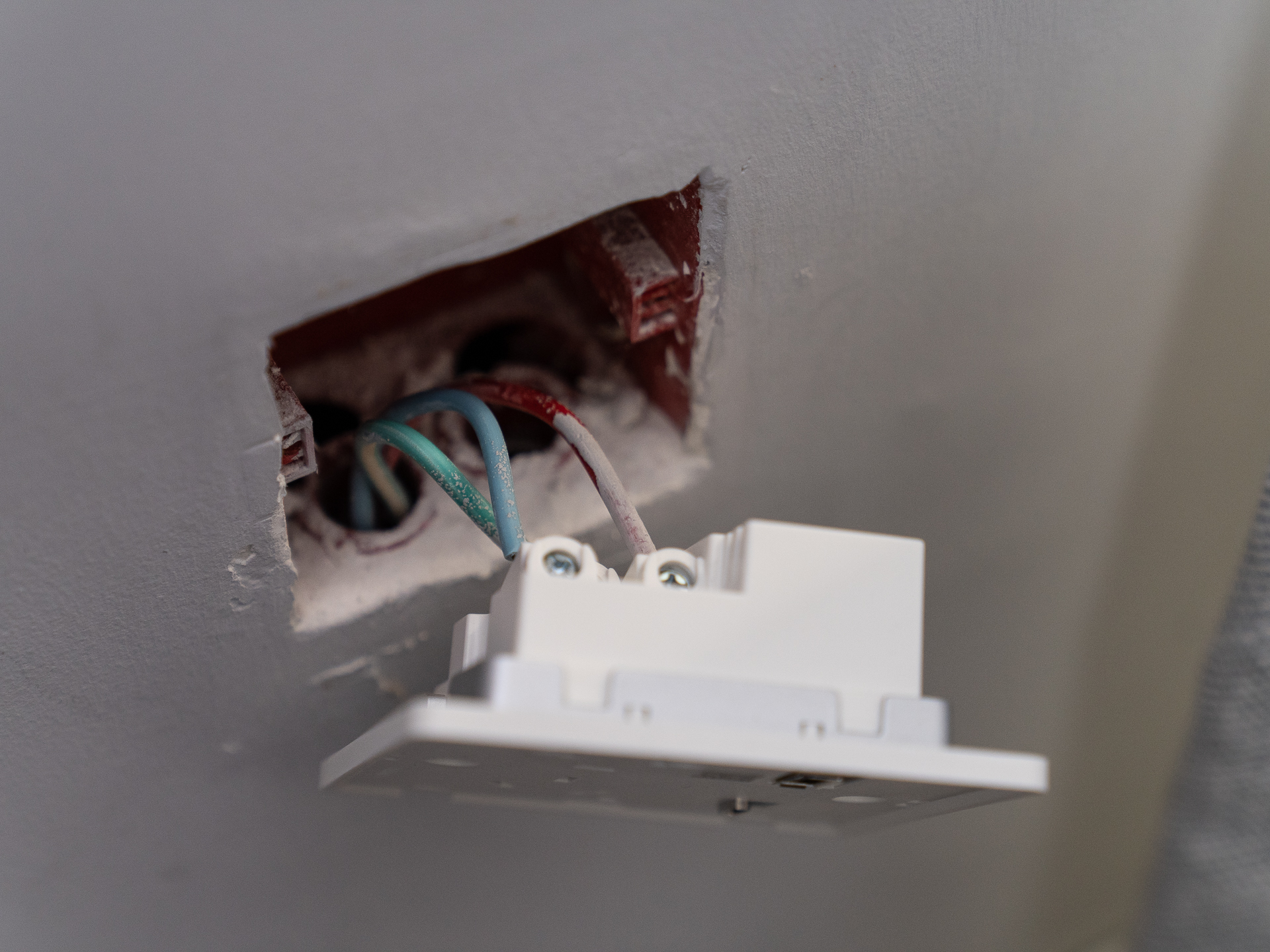 西门子睿宸系列插座测评,西门子睿宸插座辨别真假