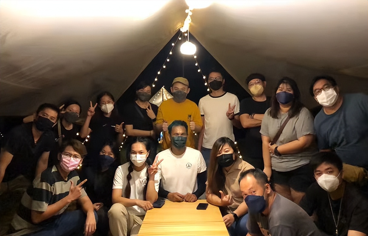 我，80后重庆人，到马来西亚开火锅店爆火，当地人吃免费蘸料上瘾