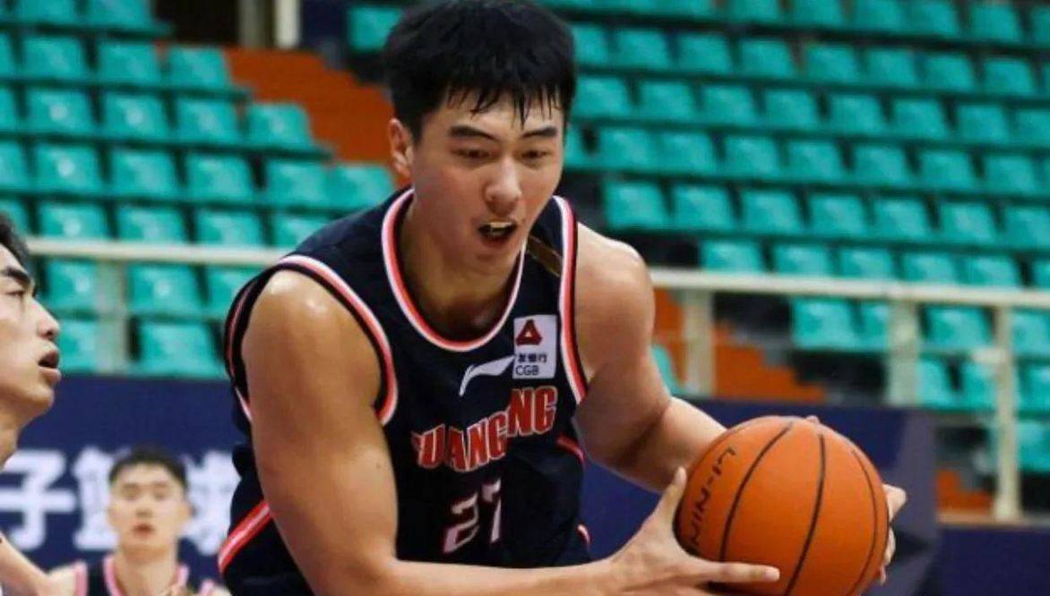 盘点cba历史十大中锋,cba总决赛姚明51分21篮板