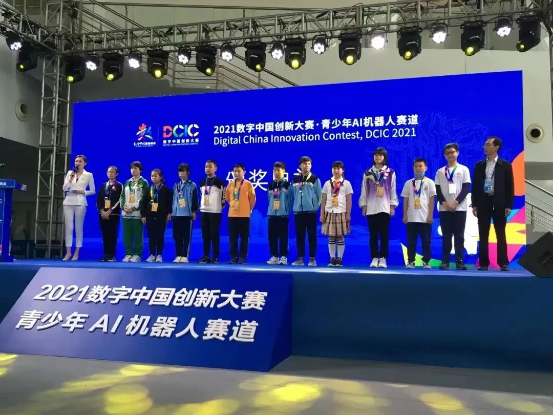 私立学校高薪招聘教师,小学百万年薪招教师