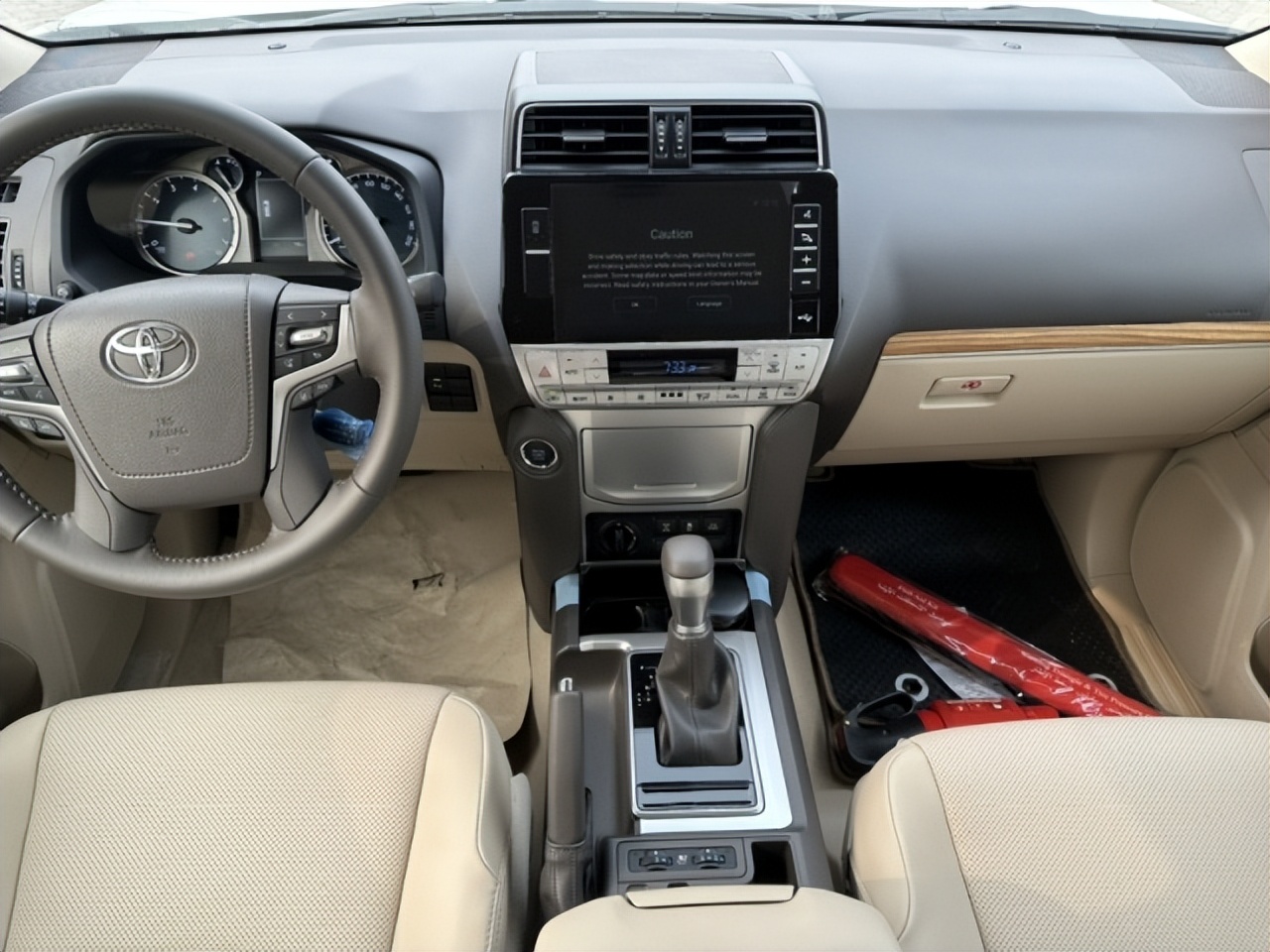 国六中东版霸道4000顶配，带熏黑套件，这样的外观真的很少见