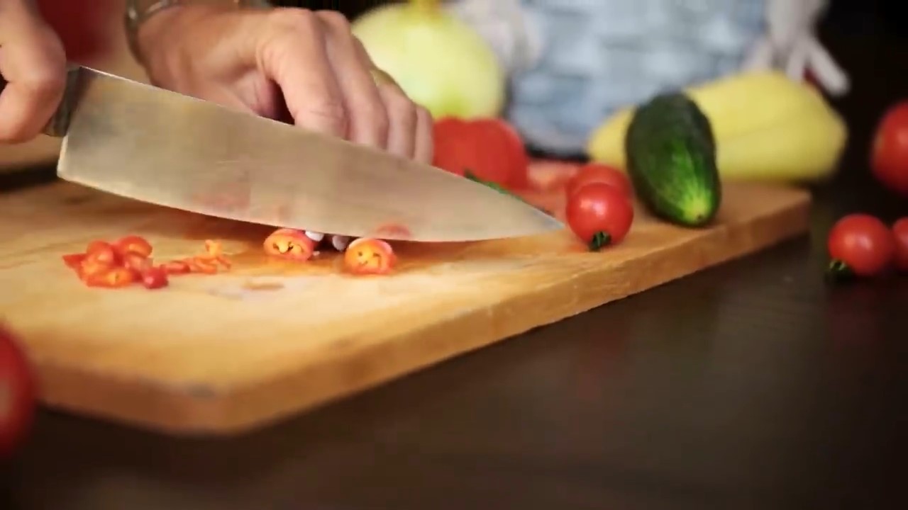 新加坡工资4000新币高吗,新加坡本地人普通人月收入多少