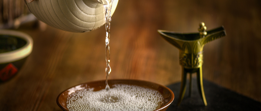 酱酒有苦味,酱酒有一种刺鼻味道是串酒吗