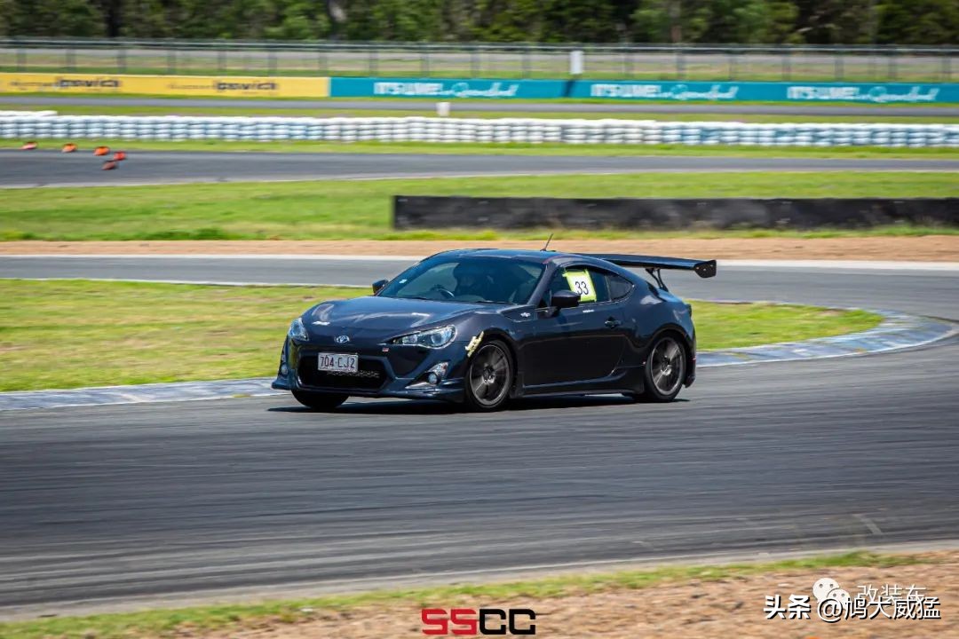 赛车模拟器卡丁车,赛车模拟器和卡丁车