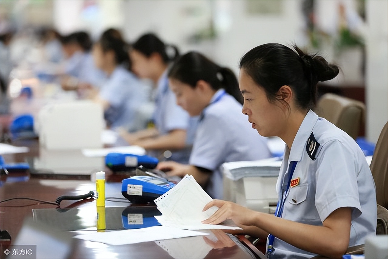 农民工买车买房真的很有钱吗,公务员和农民工哪个容易买房