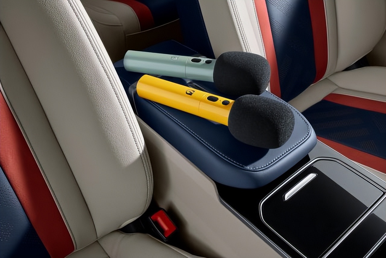 晚到却是“全球级”，扭转刚度3万牛米，连麦克风都是标配，22万